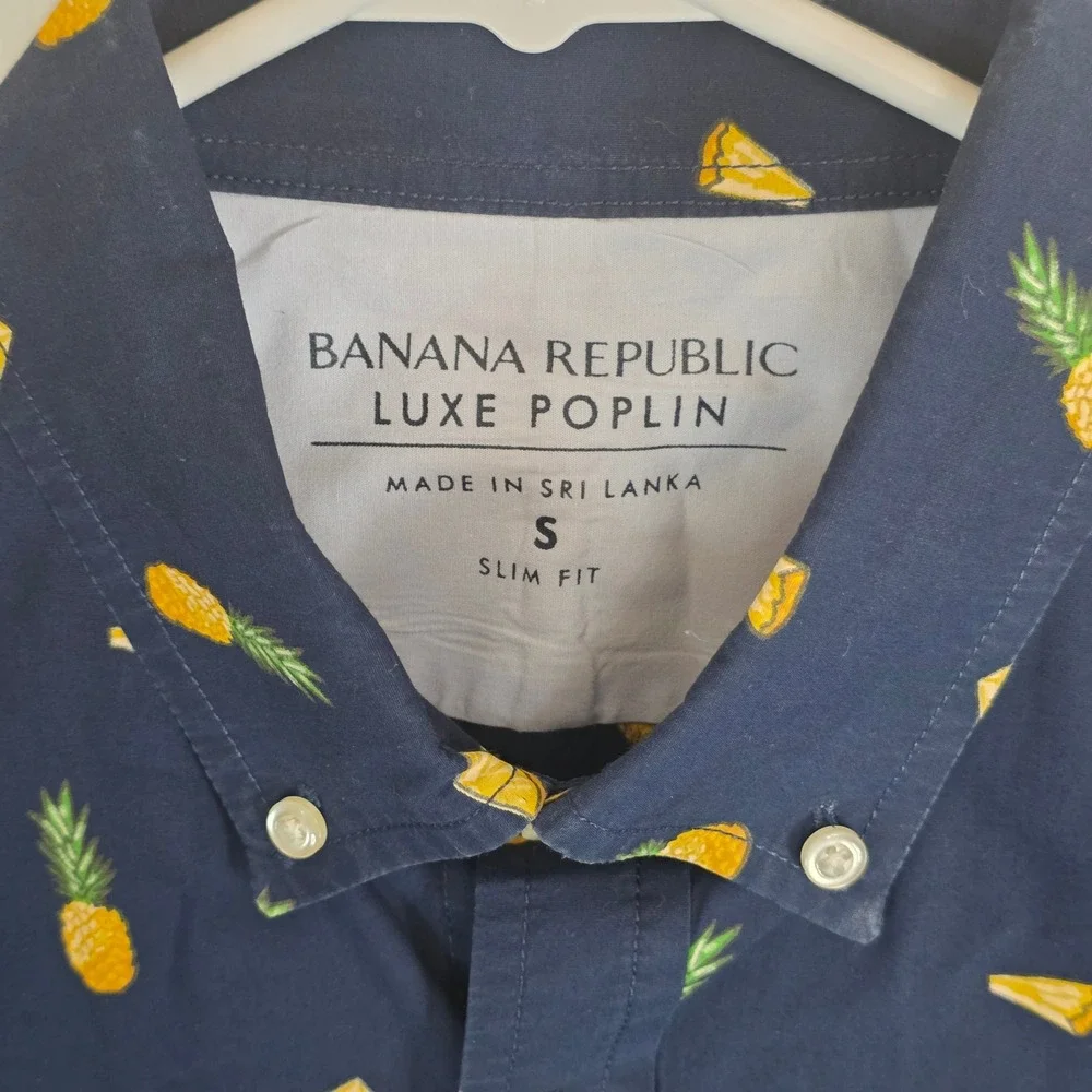 Banana Republic Luxe Poplin Shirt Mens Small Blue Pineapple AOP Slim Fit Swing‎